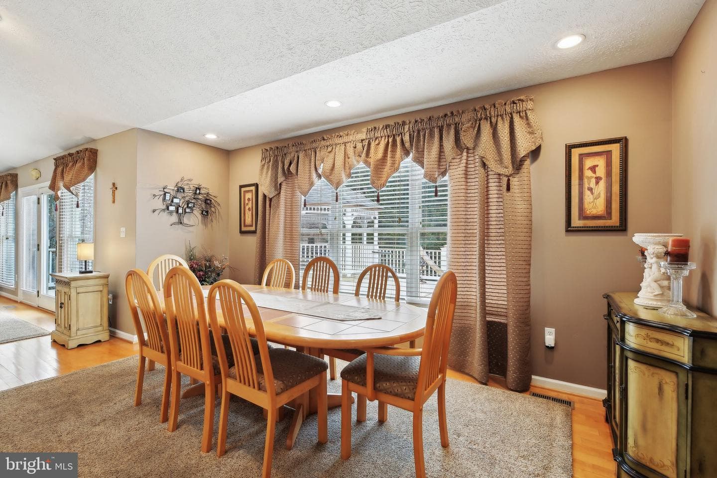 7637 Jeannine Avenue photo 32