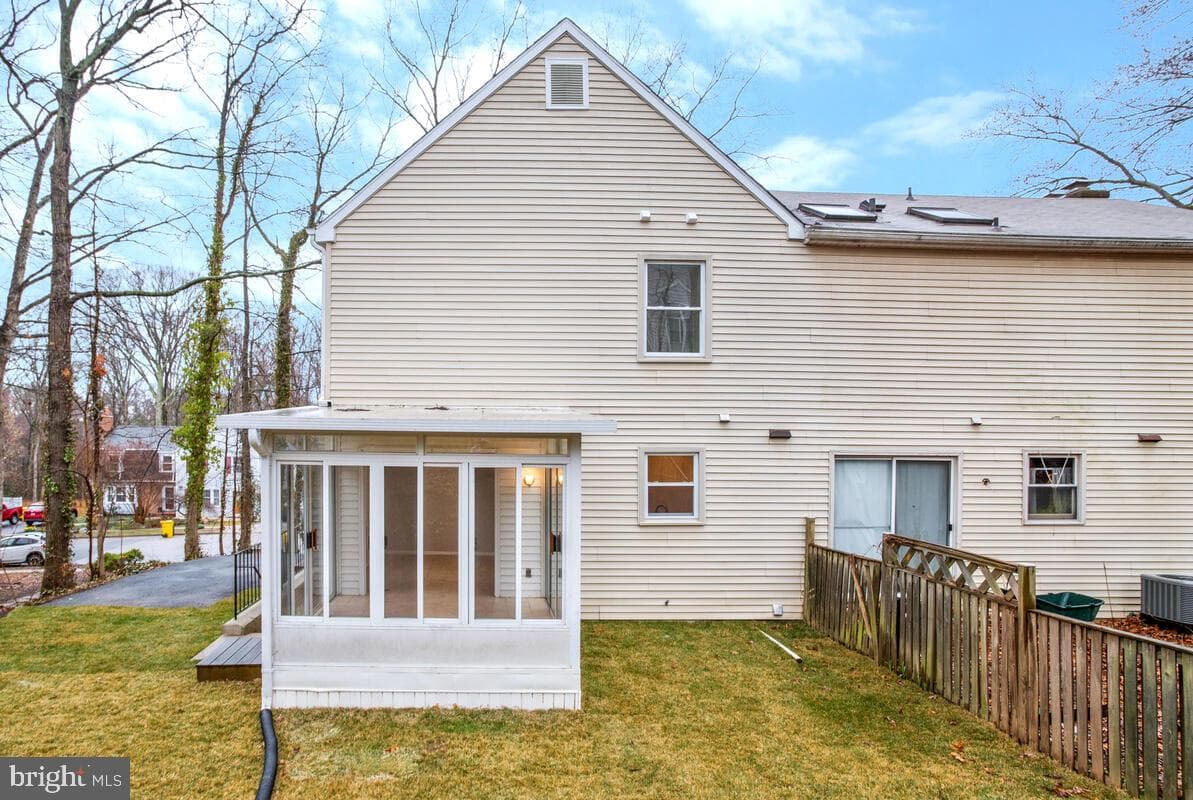 90 Stratford Drive photo 28