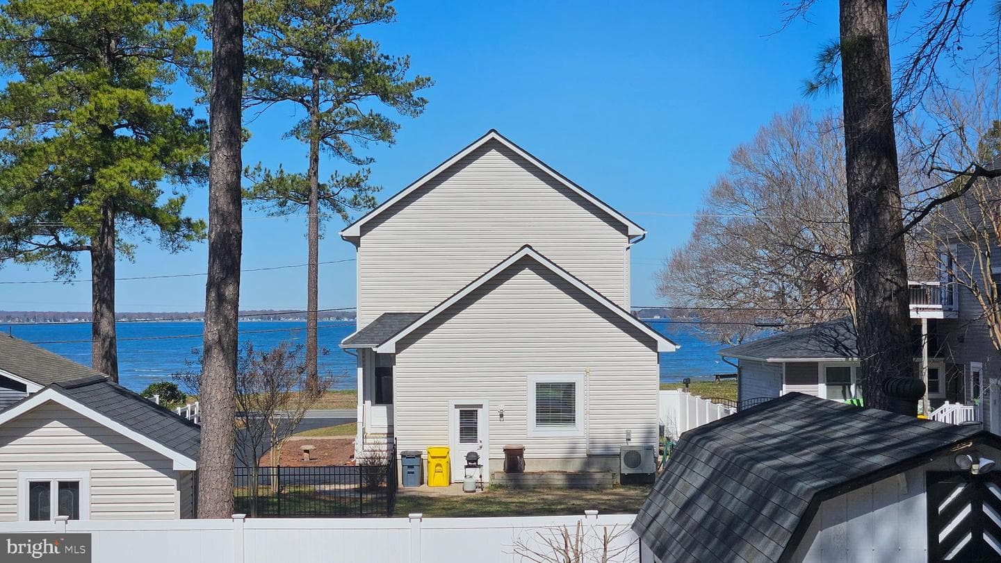 654 Alabama Avenue photo 3
