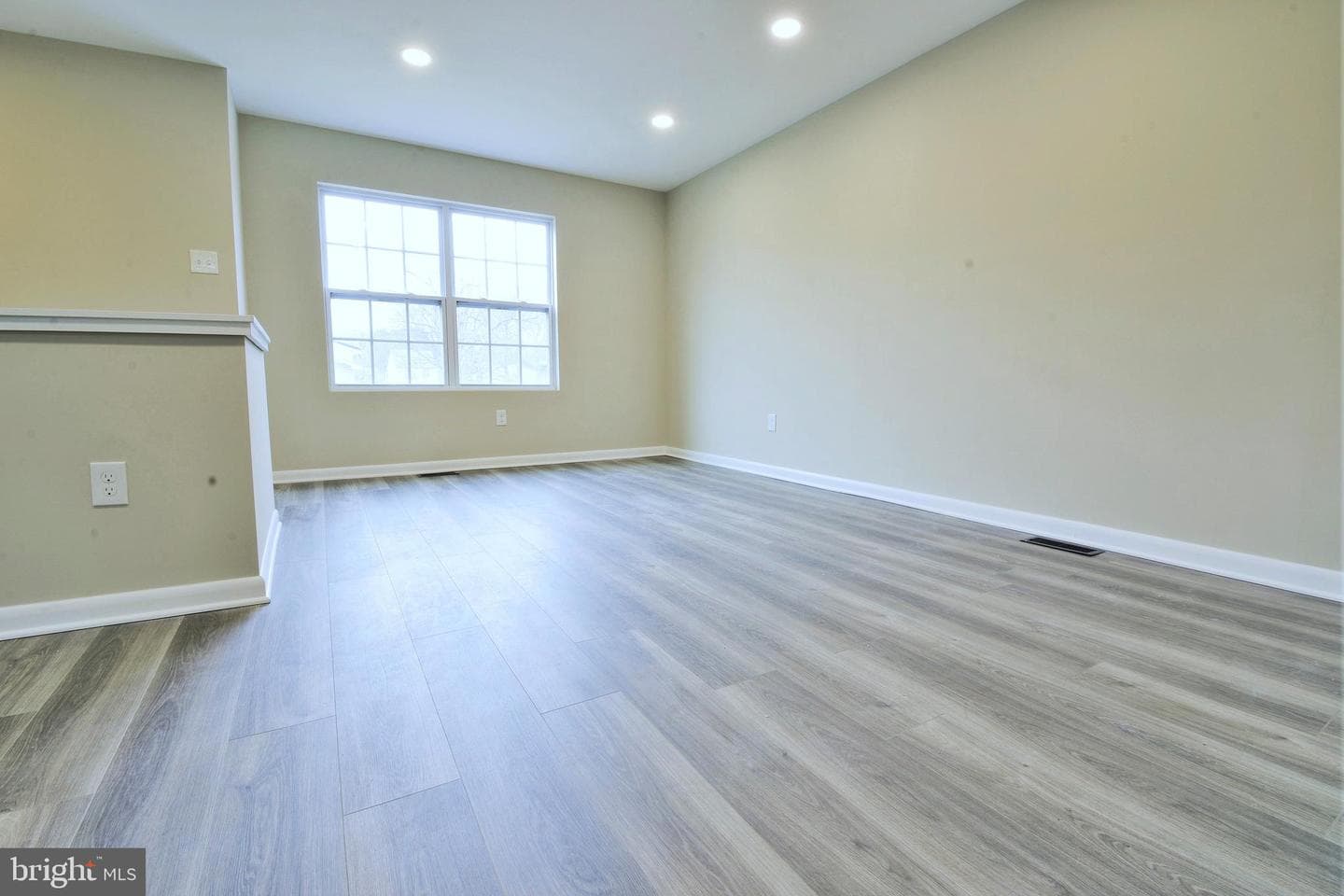 418 Rose Avenue photo 2