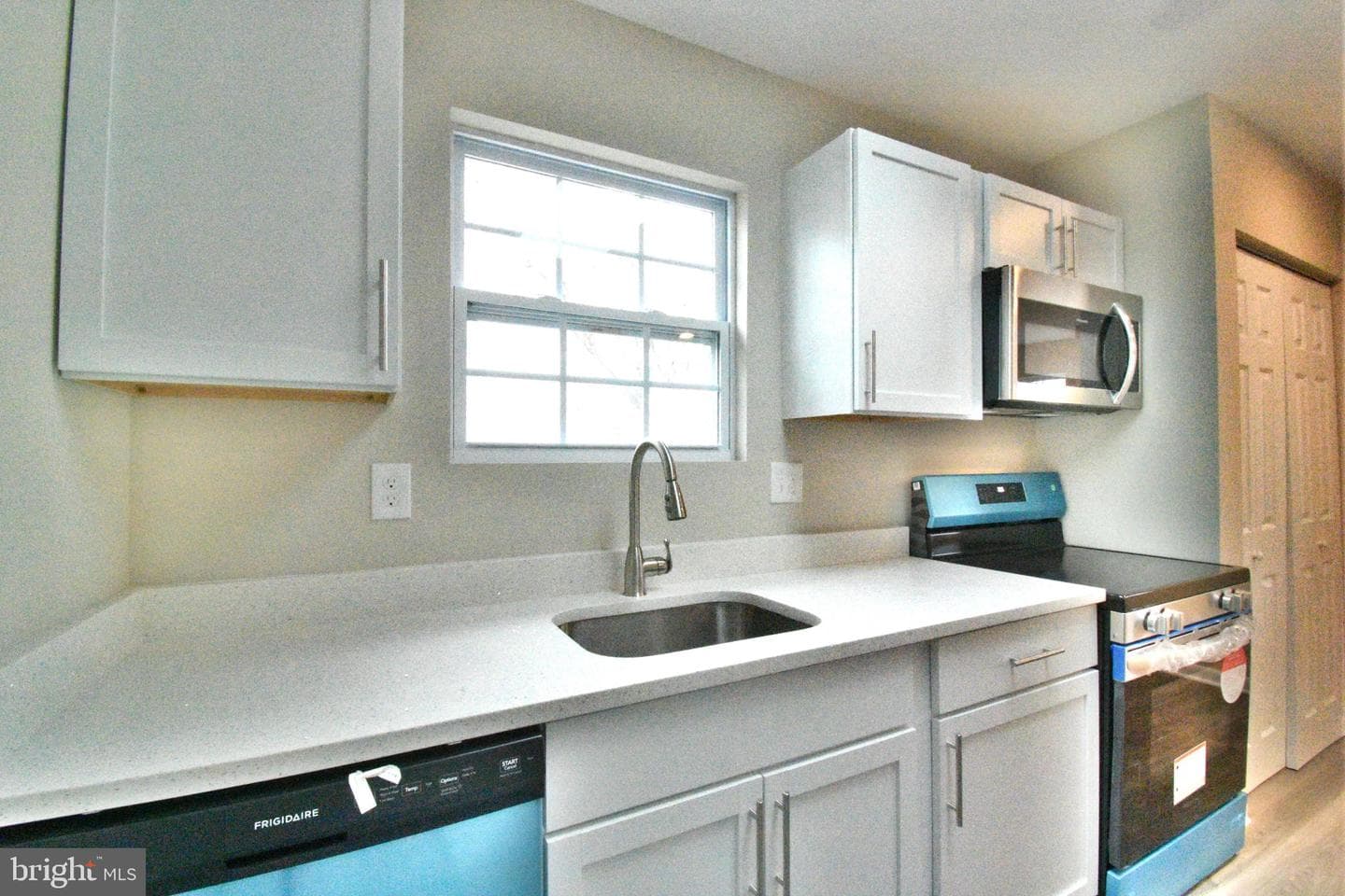 418 Rose Avenue photo 8