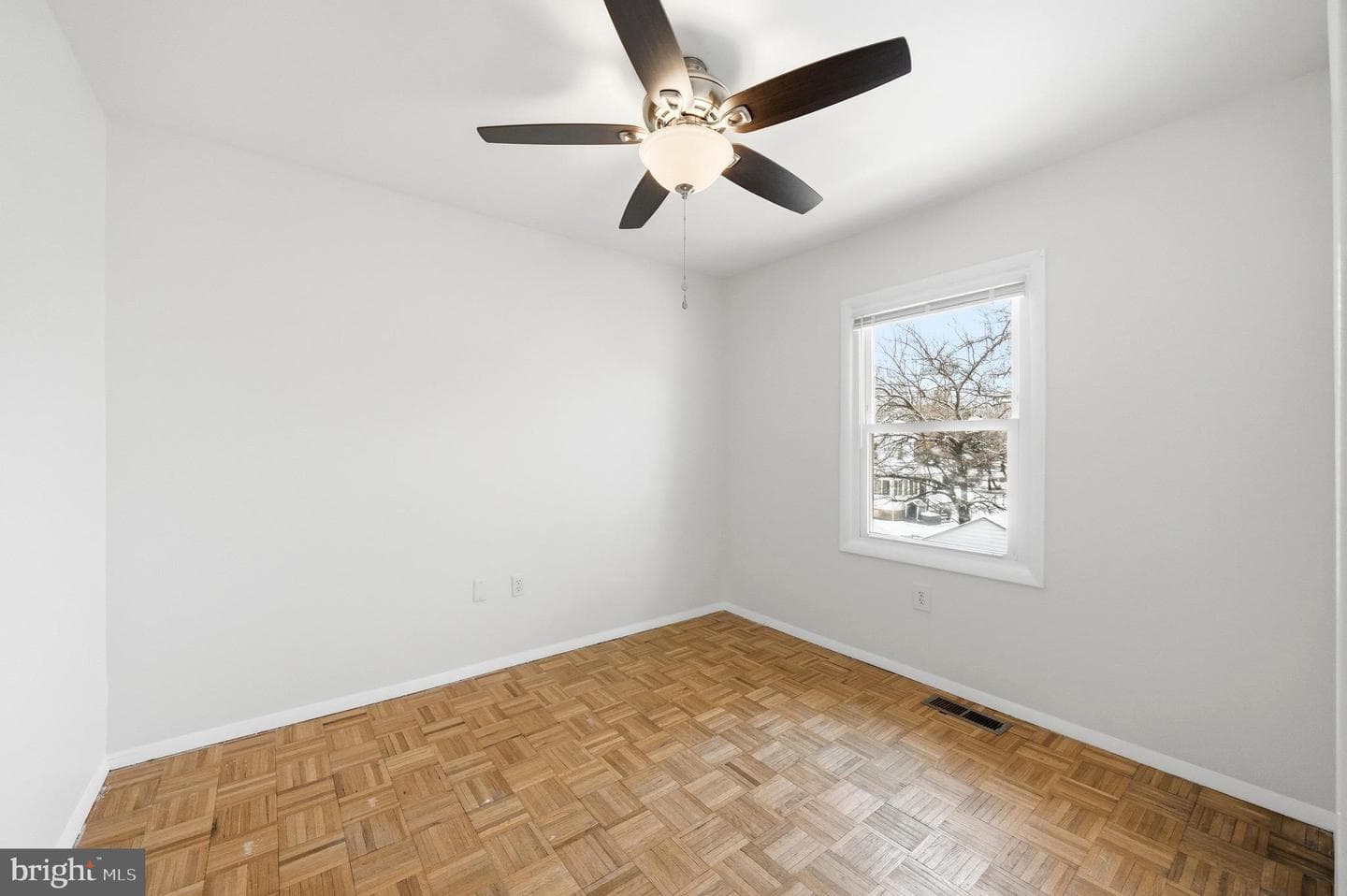 652 Chapelview Drive photo 28