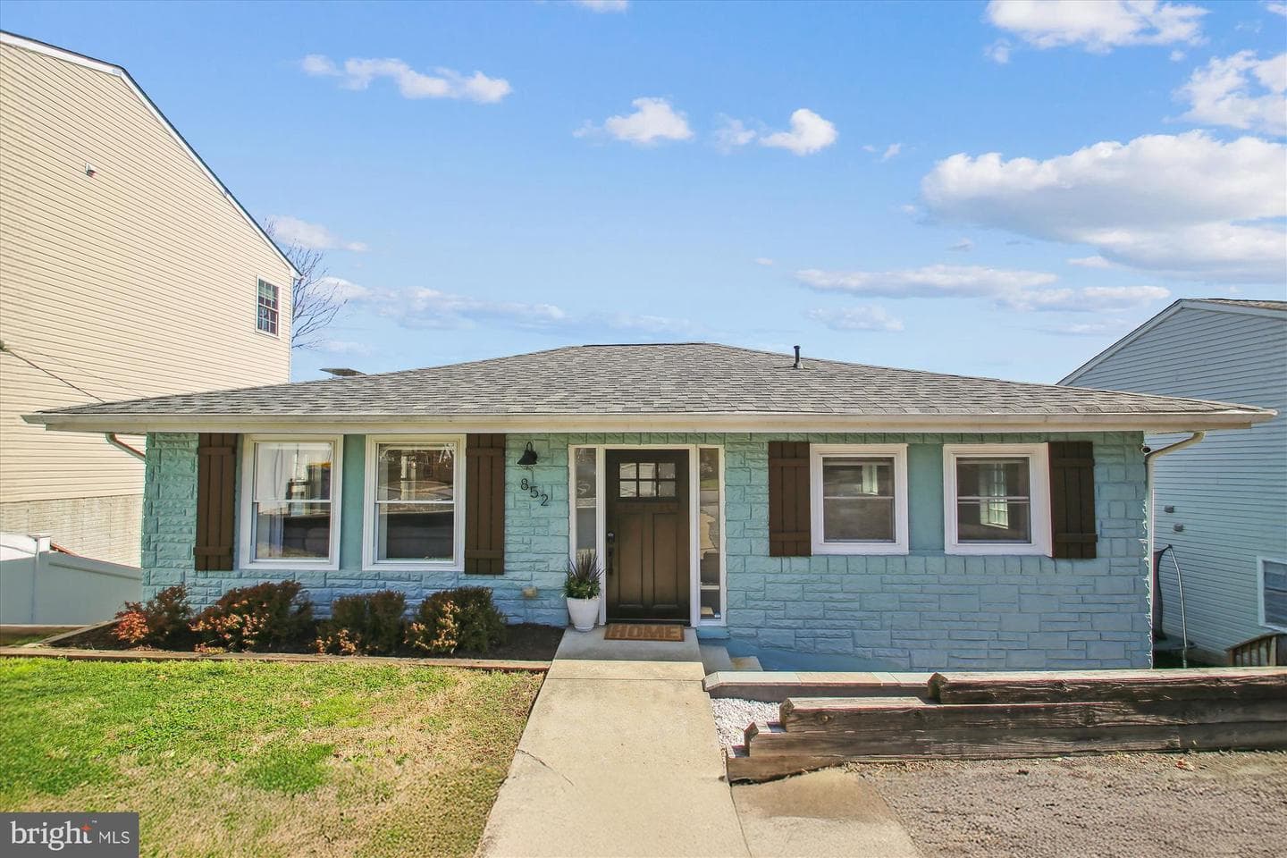 852 N Shore Drive photo 1