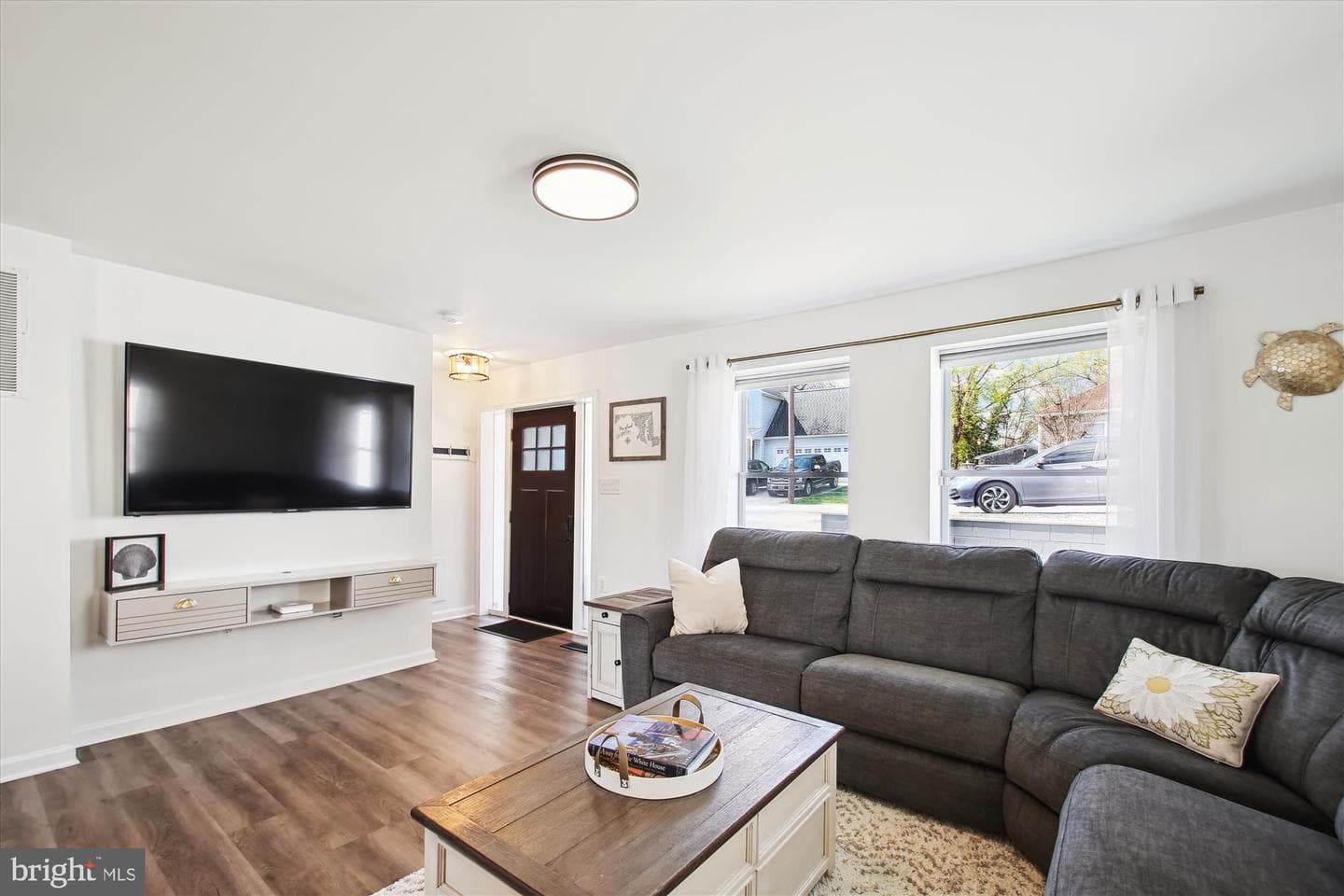 852 N Shore Drive photo 3