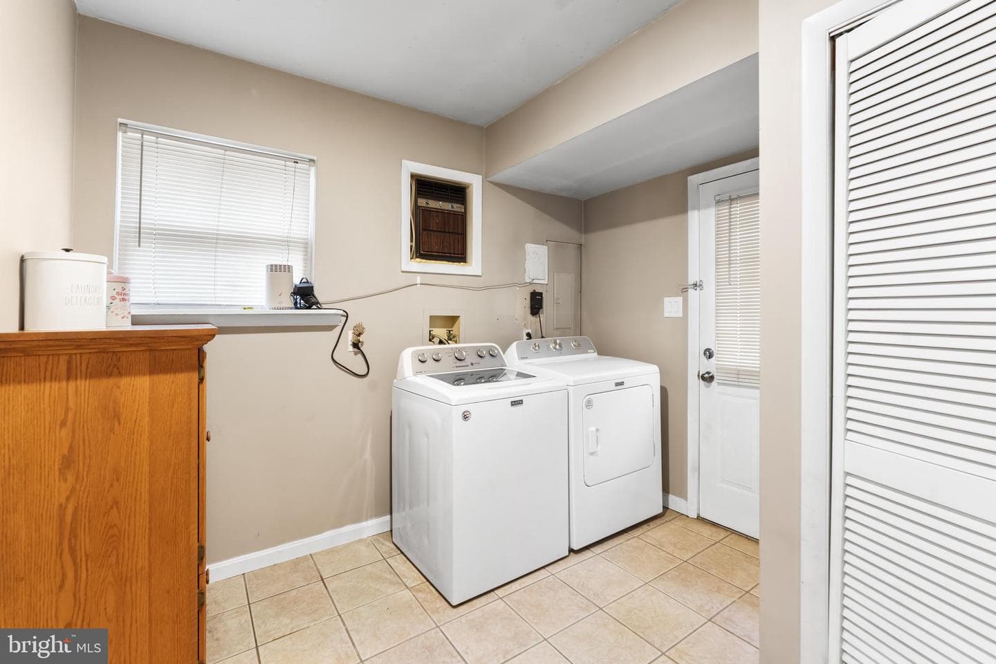 140 N Meadow Drive photo 16