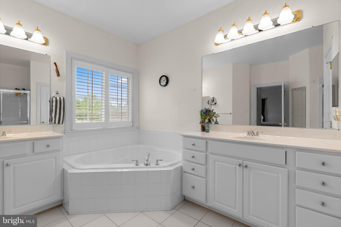 602 N Shore Drive photo 32