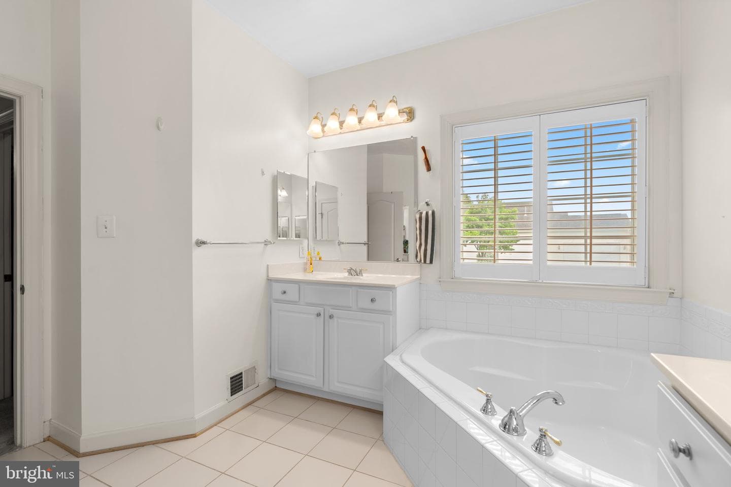 602 N Shore Drive photo 33