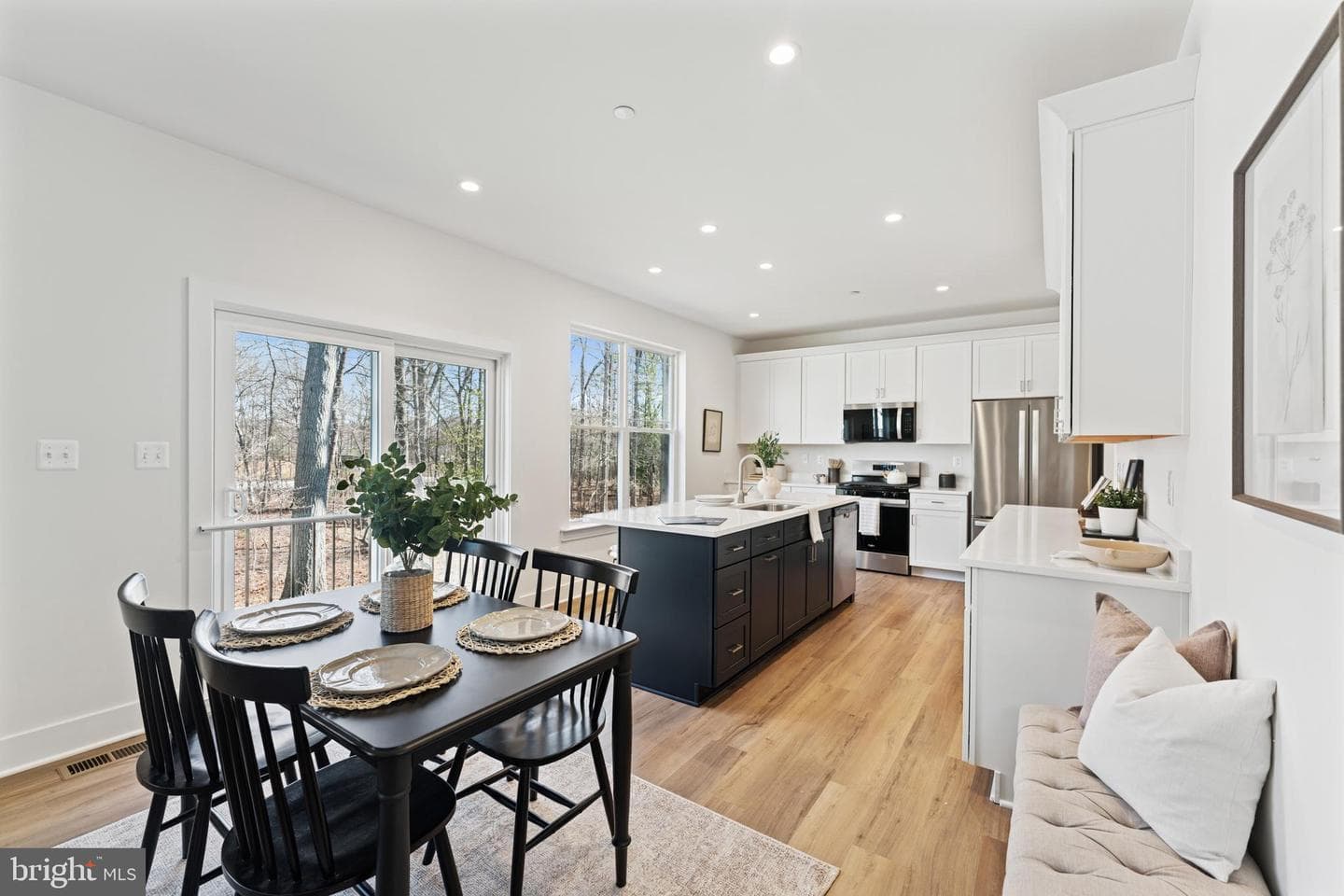 118 Overlea Drive E photo 11