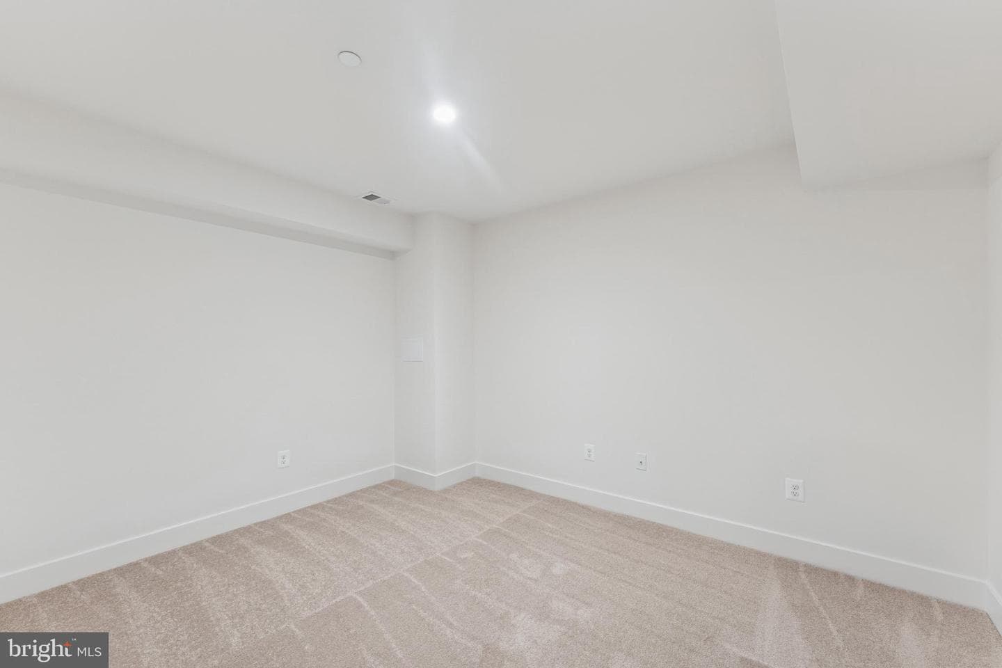 118 Overlea Drive E photo 35