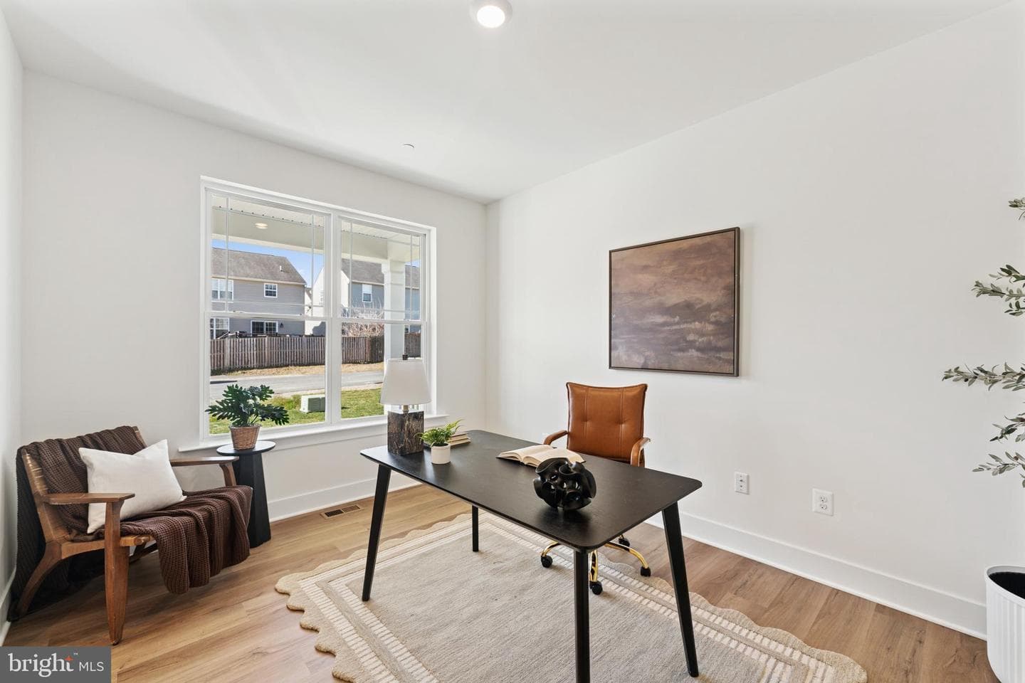 118 Overlea Drive E photo 6