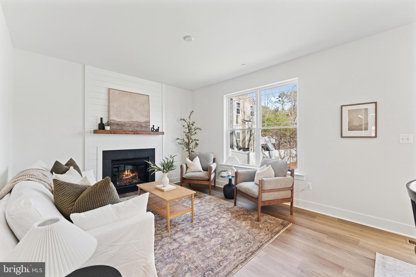 118 Overlea Drive E photo 8