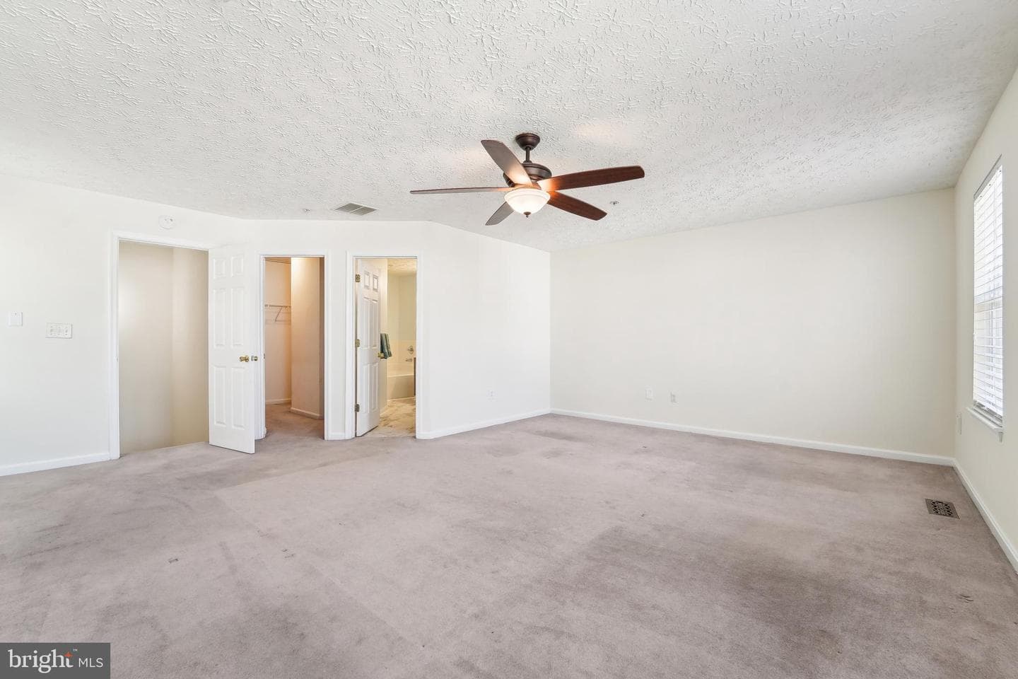 40 Amberstone Court photo 16