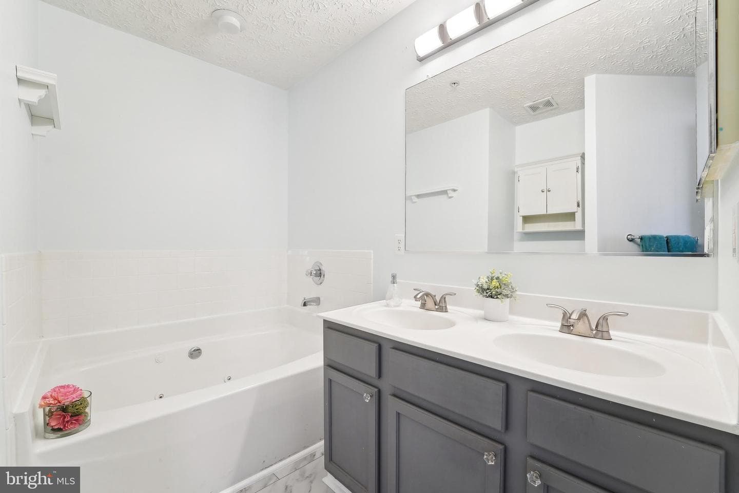 40 Amberstone Court photo 17