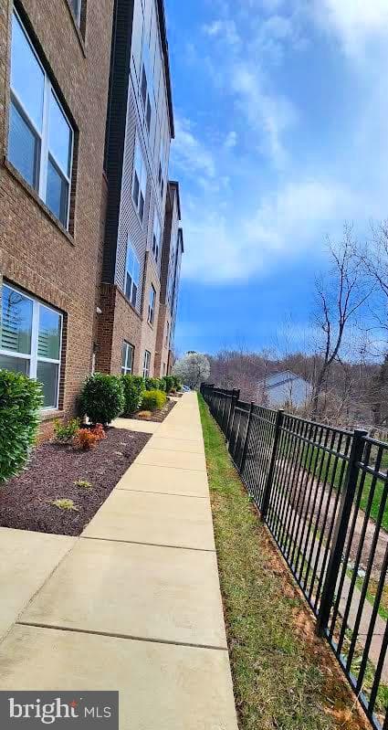 7622 Stemhart Lane photo 7