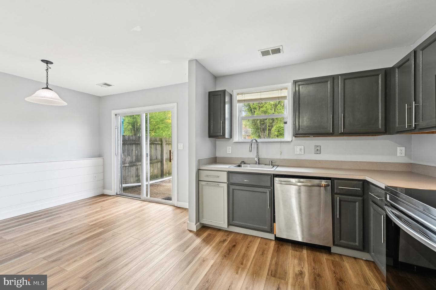 1669 Woodtree Court E photo 14