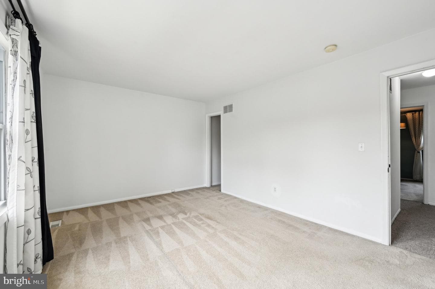 1669 Woodtree Court E photo 22