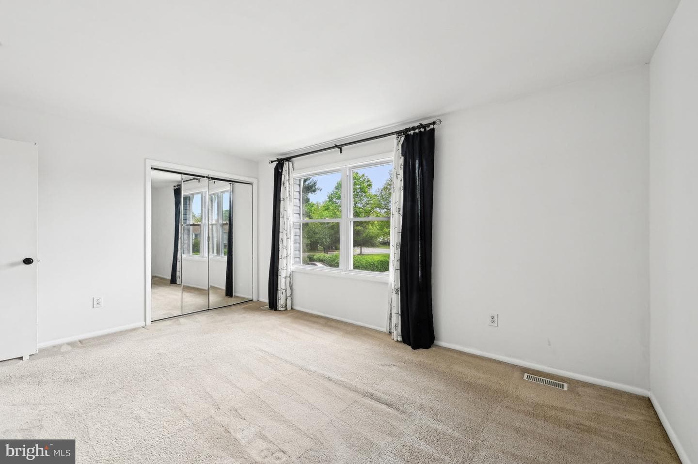 1669 Woodtree Court E photo 24