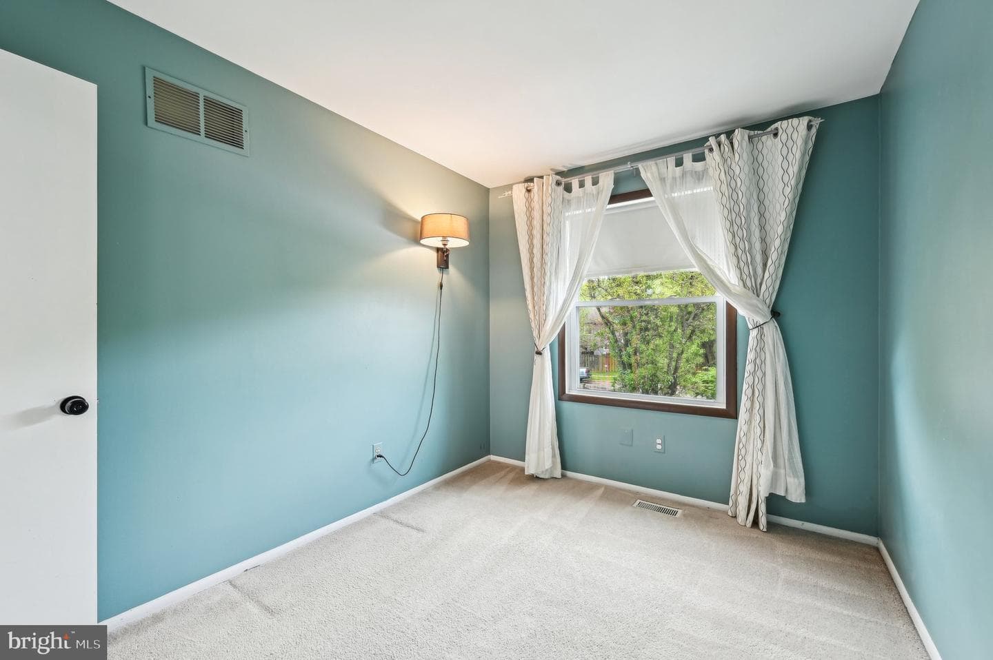 1669 Woodtree Court E photo 27