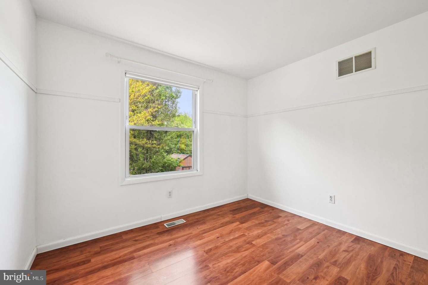 1669 Woodtree Court E photo 31