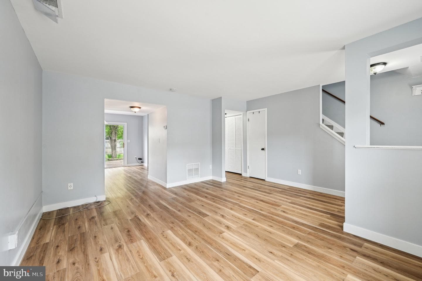 1669 Woodtree Court E photo 7