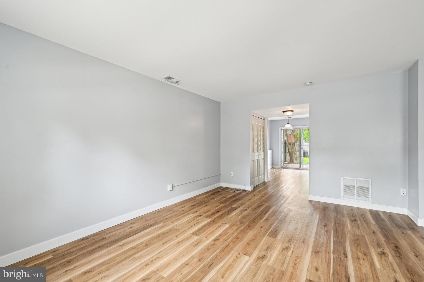 1669 Woodtree Court E photo 8
