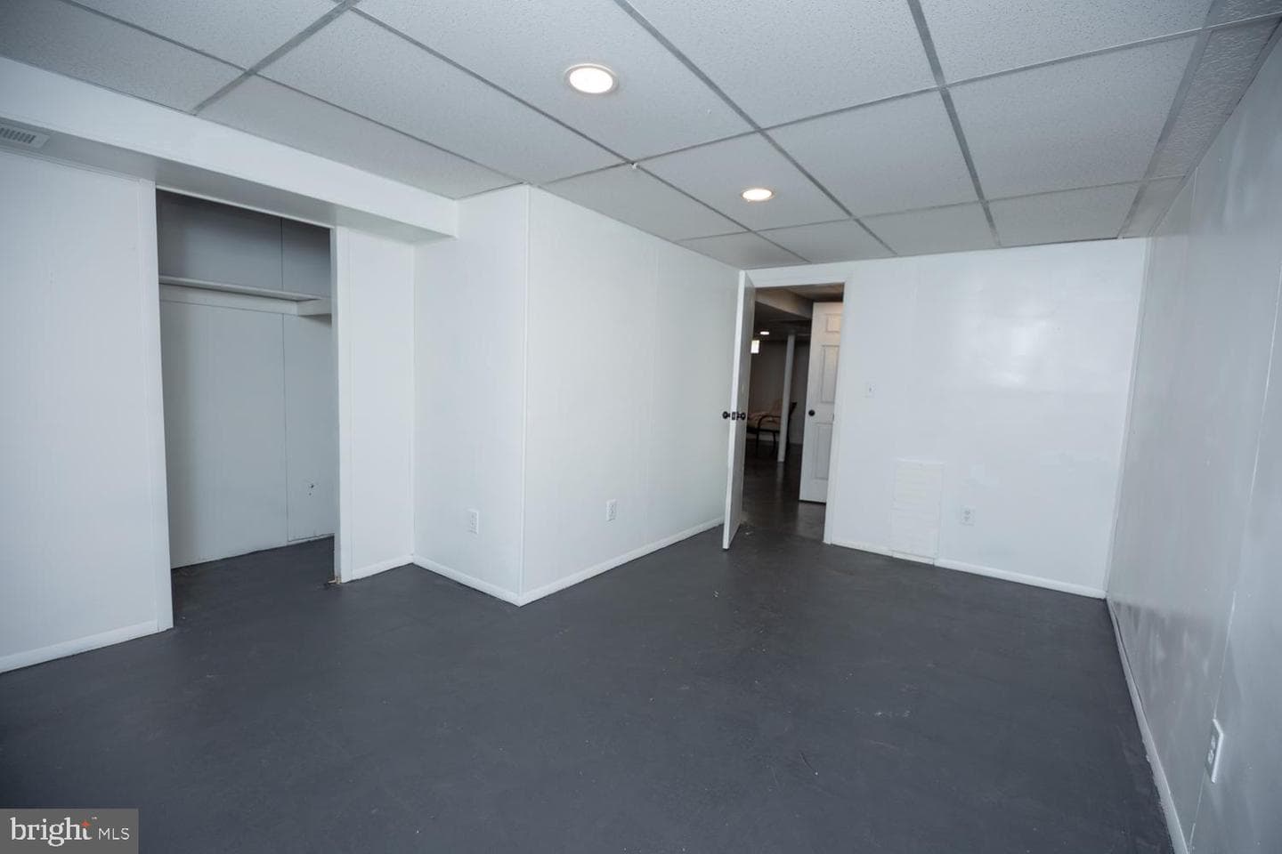 7885 Elizabeth Road photo 33