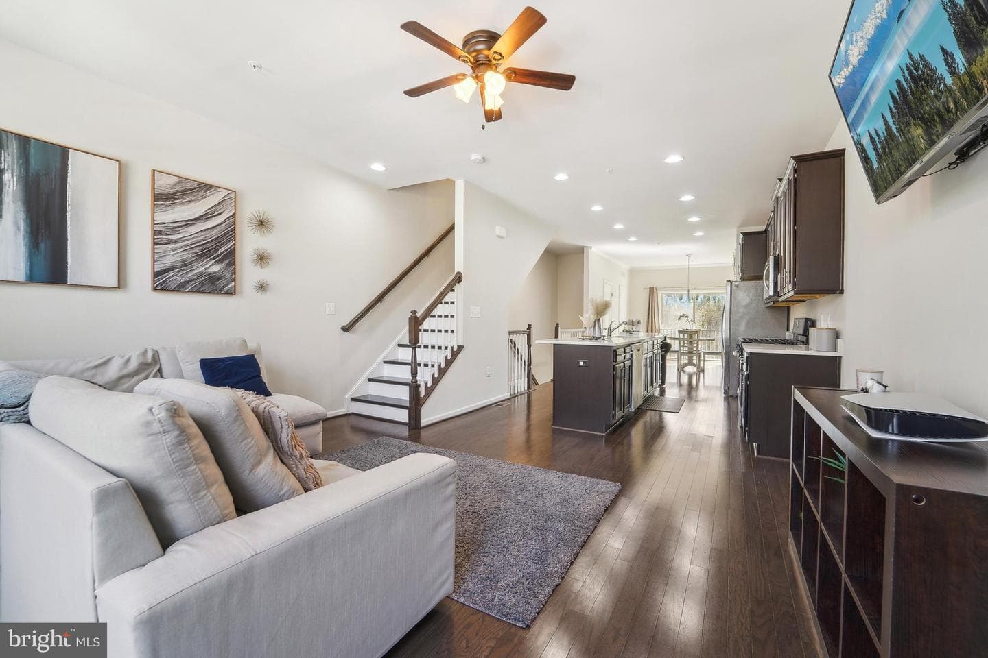 8205 Hollow Court photo 10