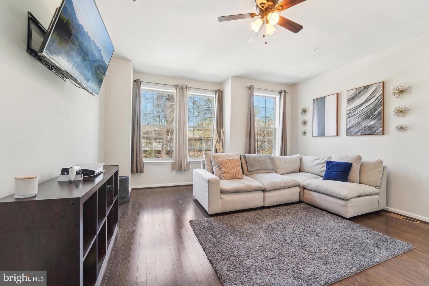 8205 Hollow Court photo 11