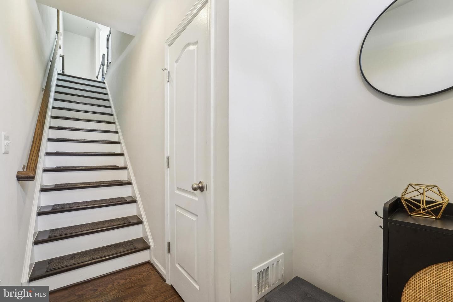 8205 Hollow Court photo 12
