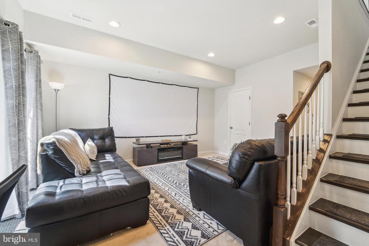 8205 Hollow Court photo 14
