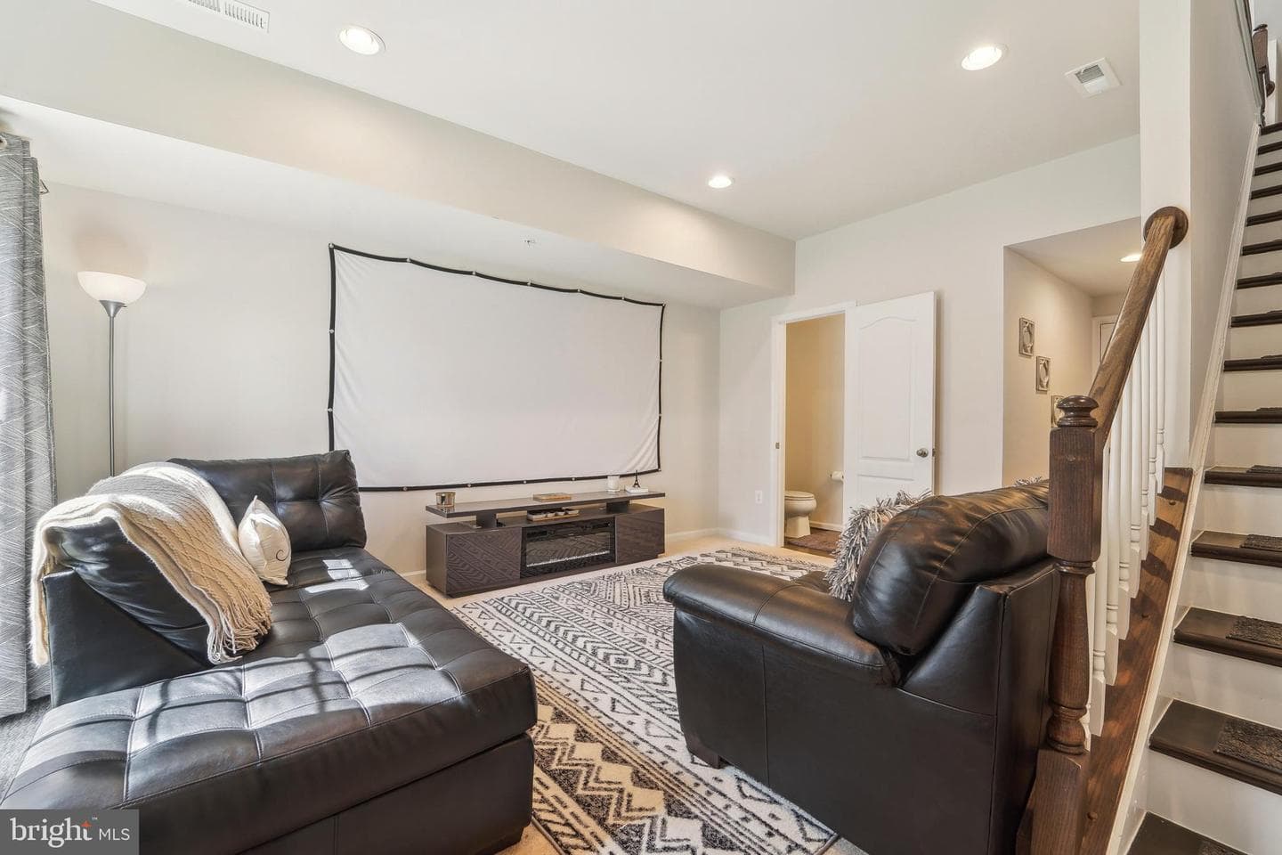 8205 Hollow Court photo 16