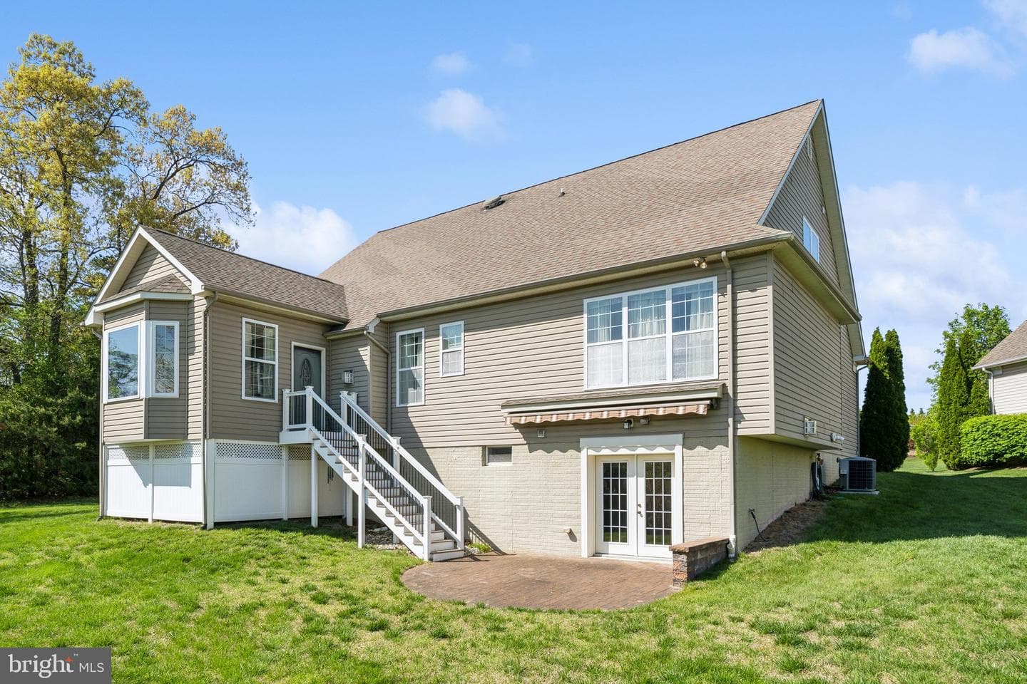 15 Tremont Drive photo 32