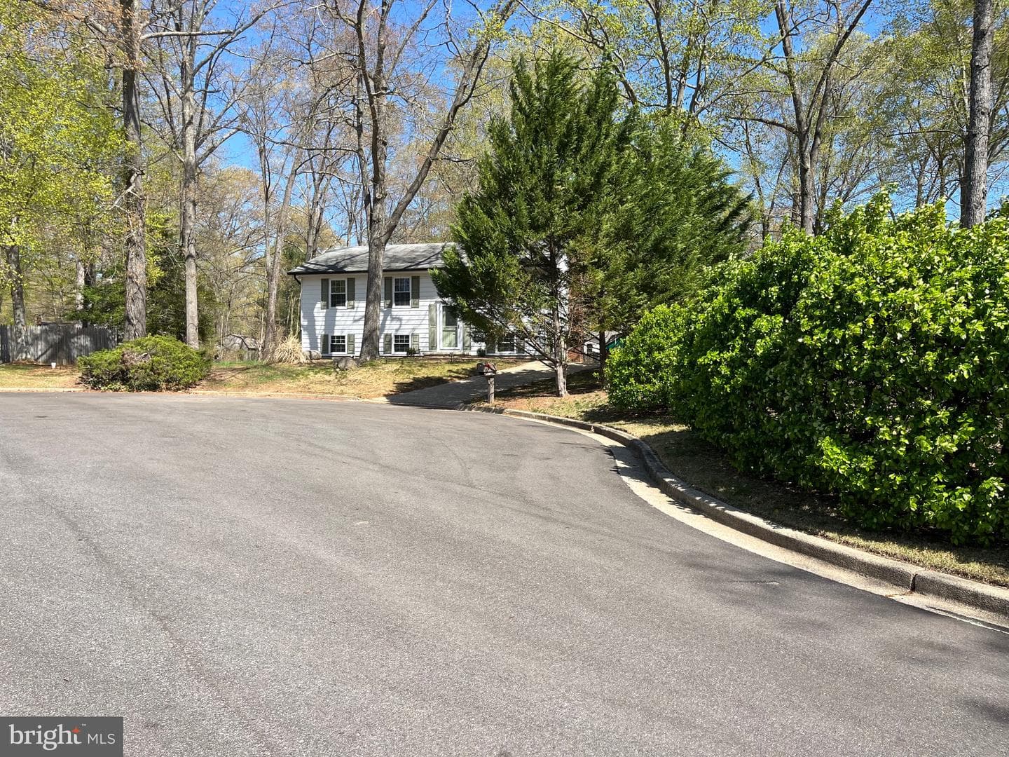 1558 Alcova Court N photo 2