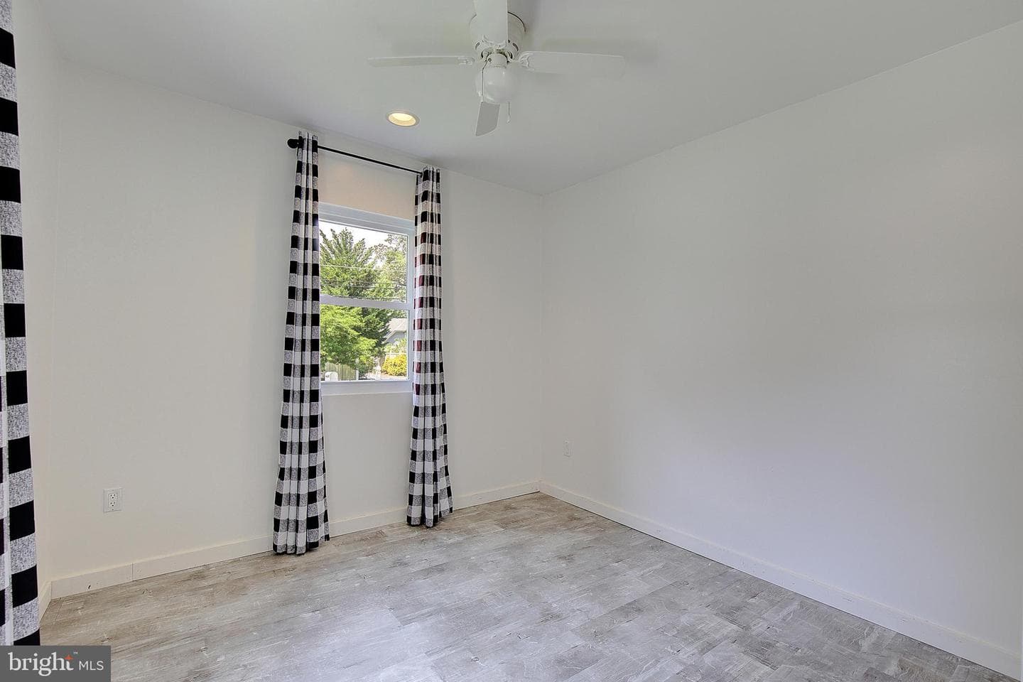 5645 Battee Drive photo 32