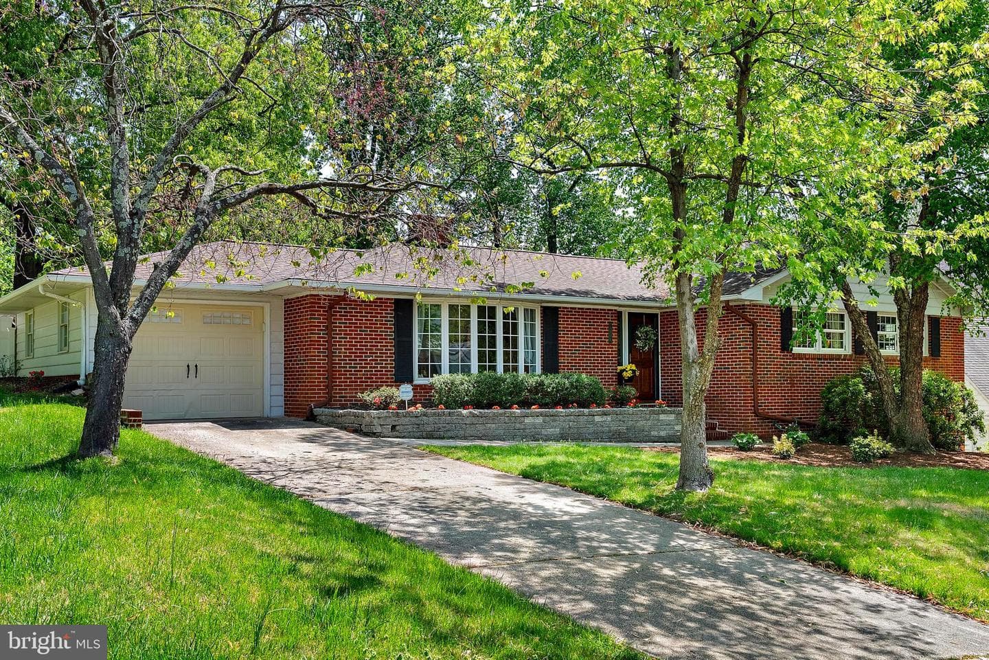 5904 Linthicum Lane photo 45