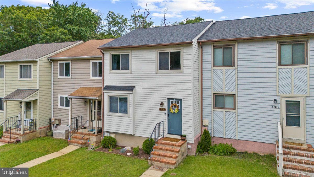 546 Greenblades Court photo 32