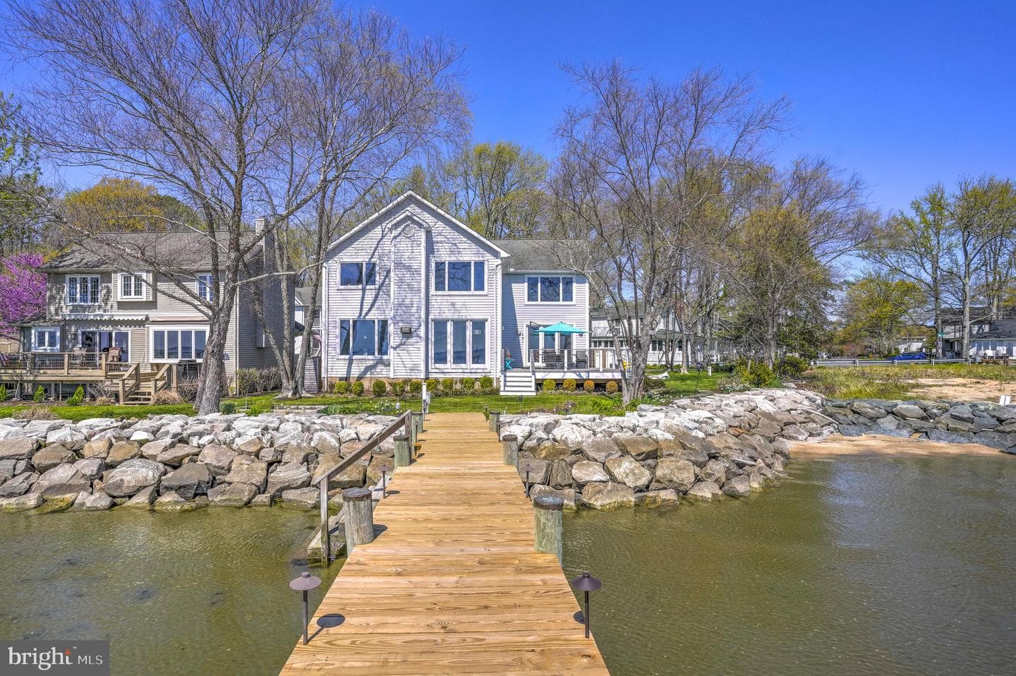 949 Bay Drive photo 1