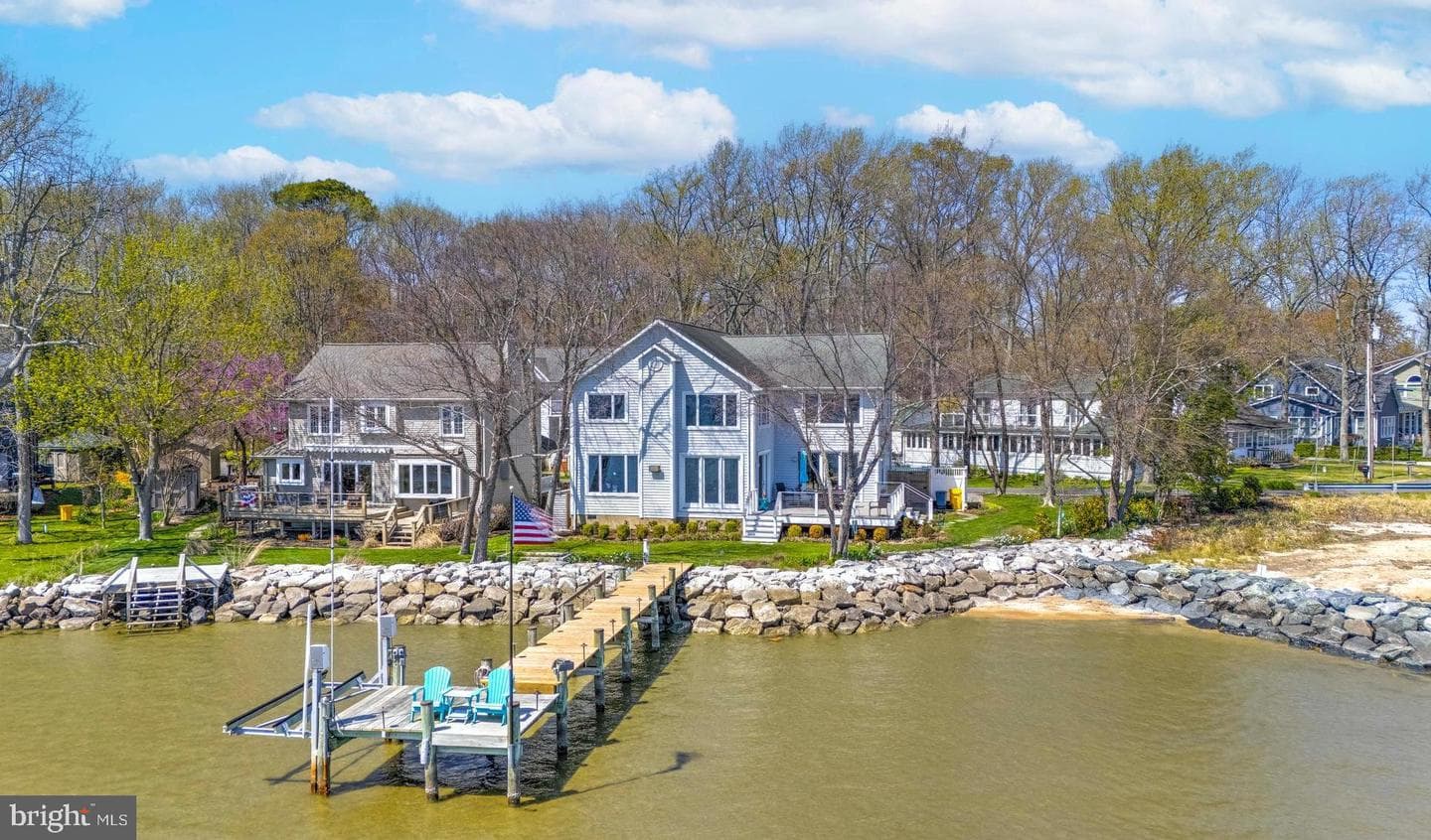 949 Bay Drive photo 2
