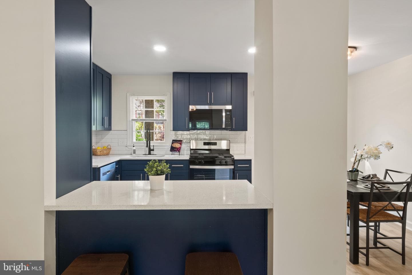 33 Sheridan Road photo 5