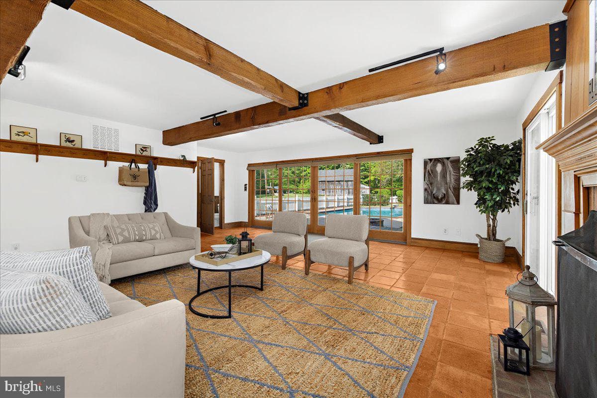 1116 Gumbottom Road photo 5
