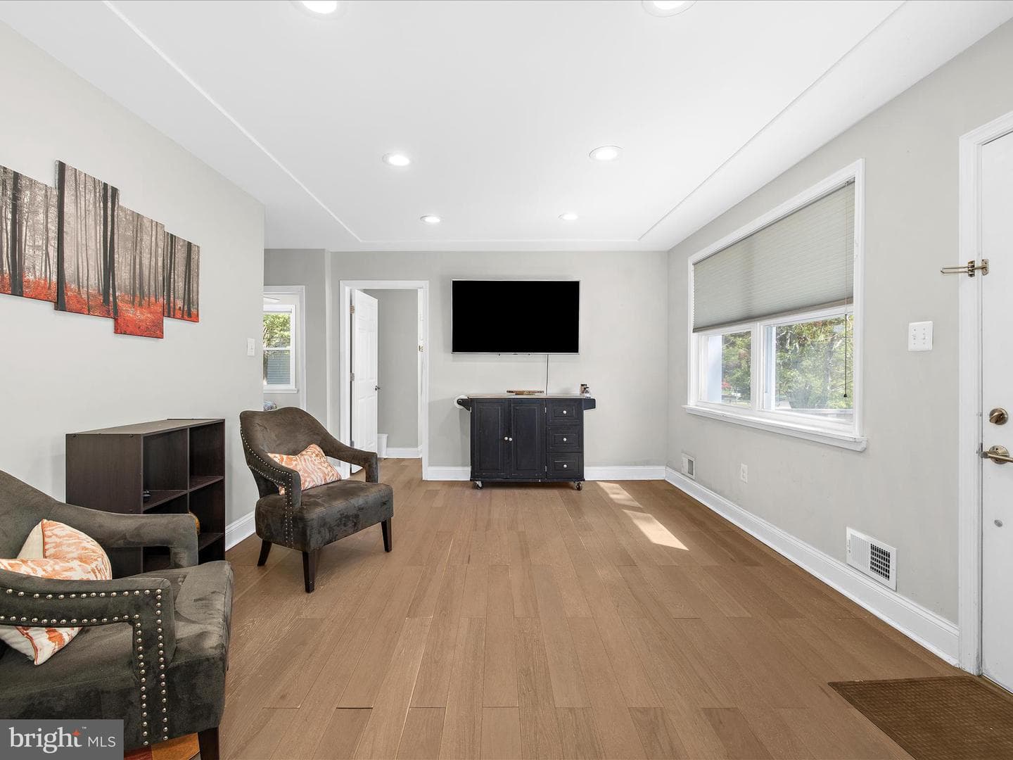562 6th Street photo 10