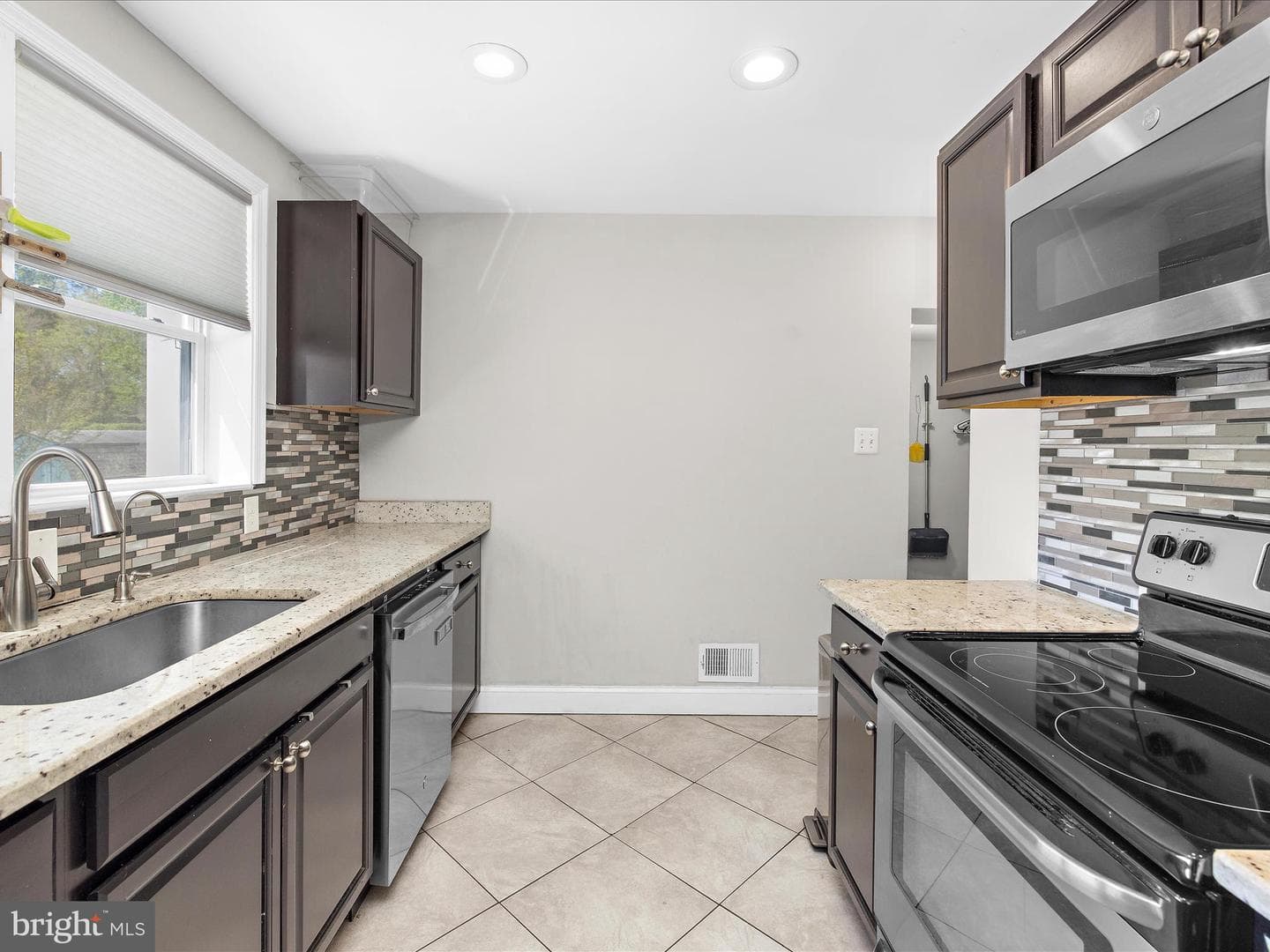 562 6th Street photo 6