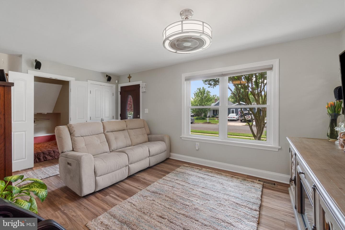 512 Majestic Prince Drive photo 4