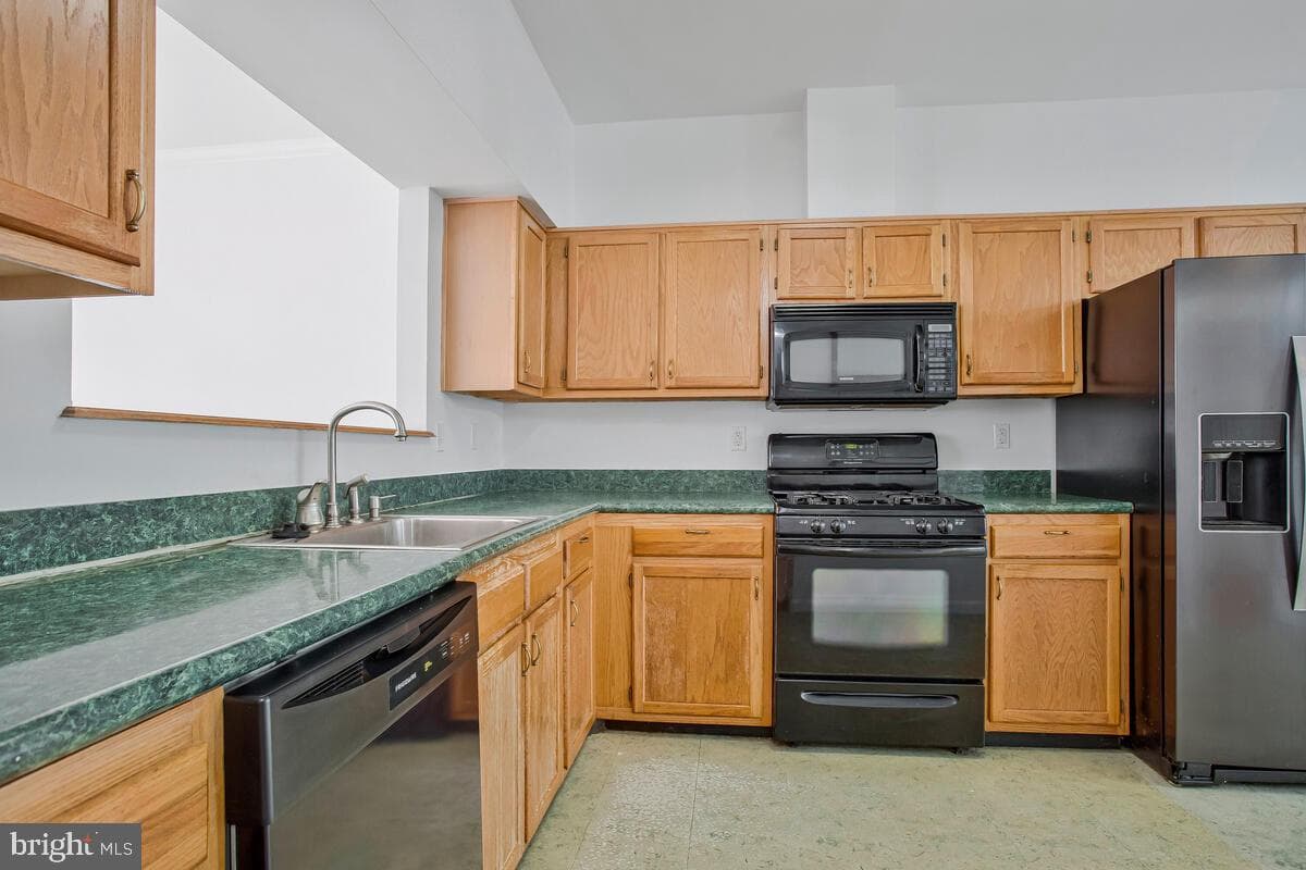 2412 Sandwich Court photo 10