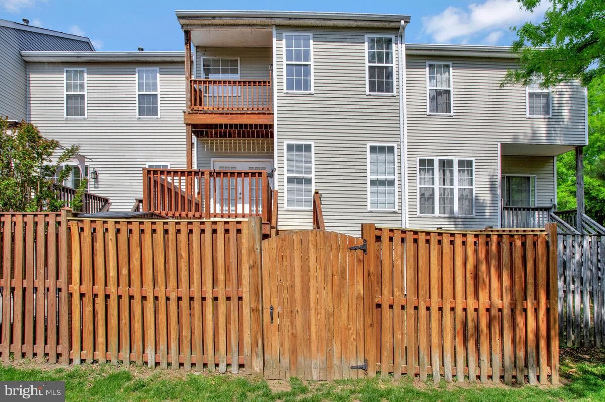 2412 Sandwich Court photo 32