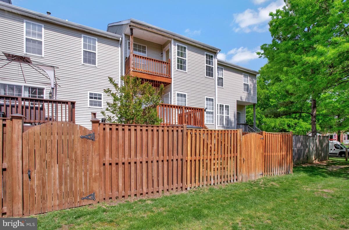 2412 Sandwich Court photo 33