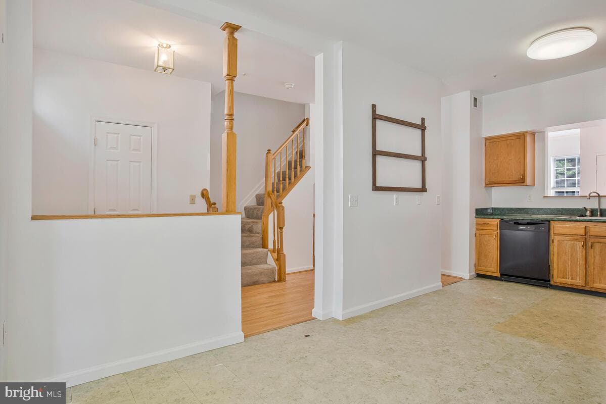 2412 Sandwich Court photo 7