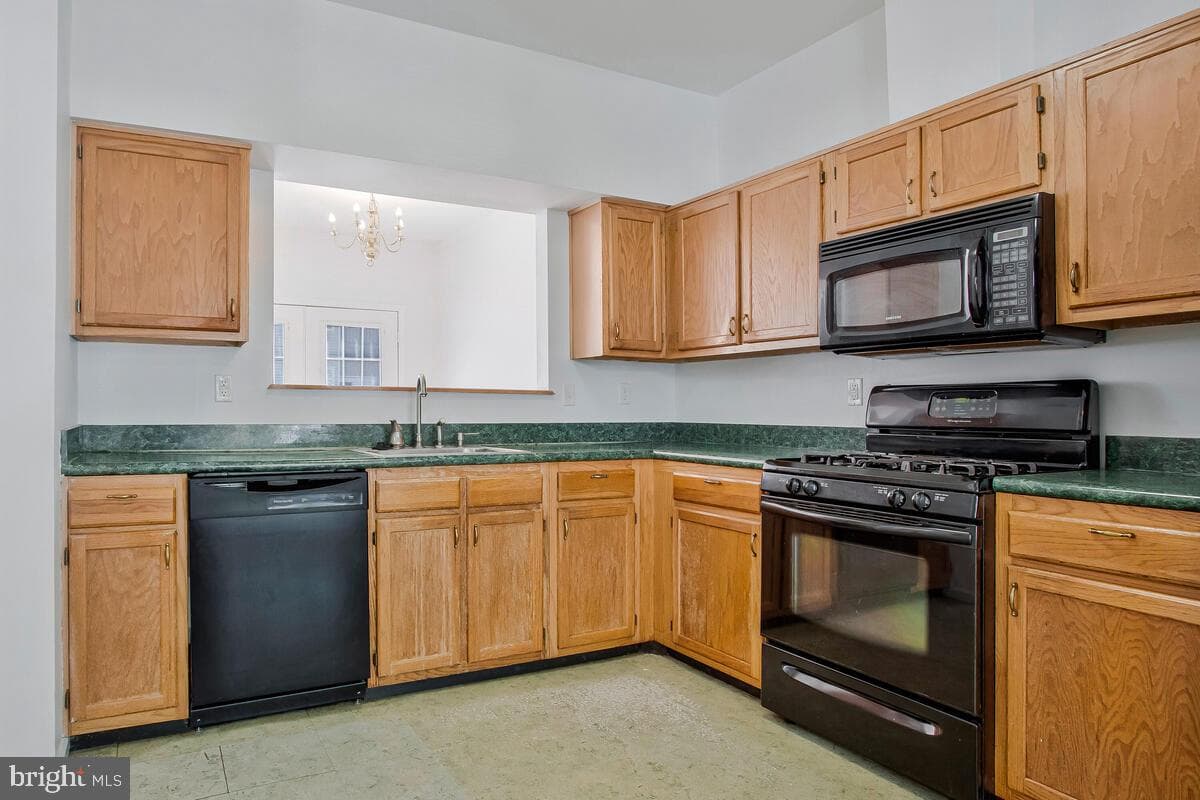 2412 Sandwich Court photo 9