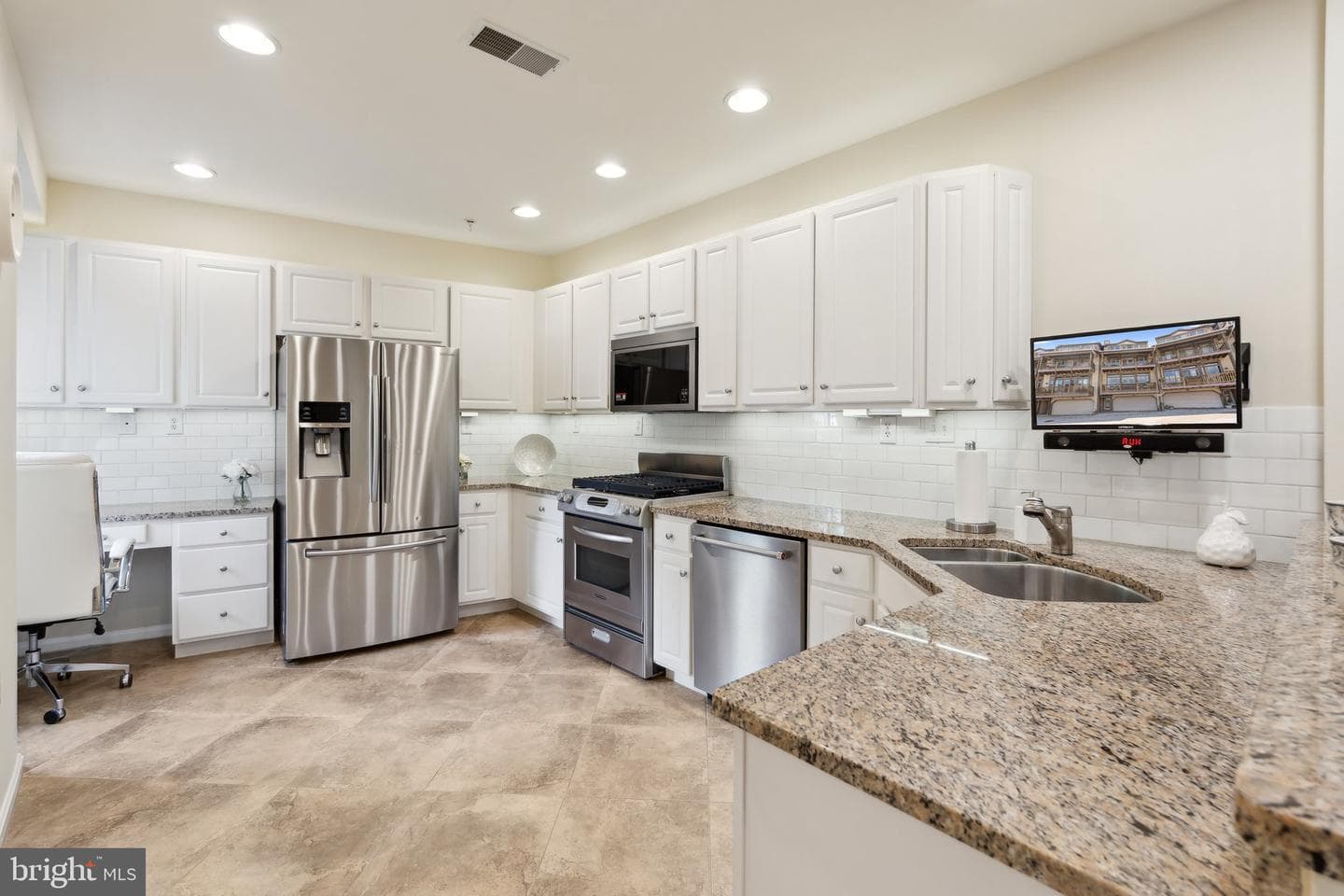 7020 Clinton Court #20a photo 7