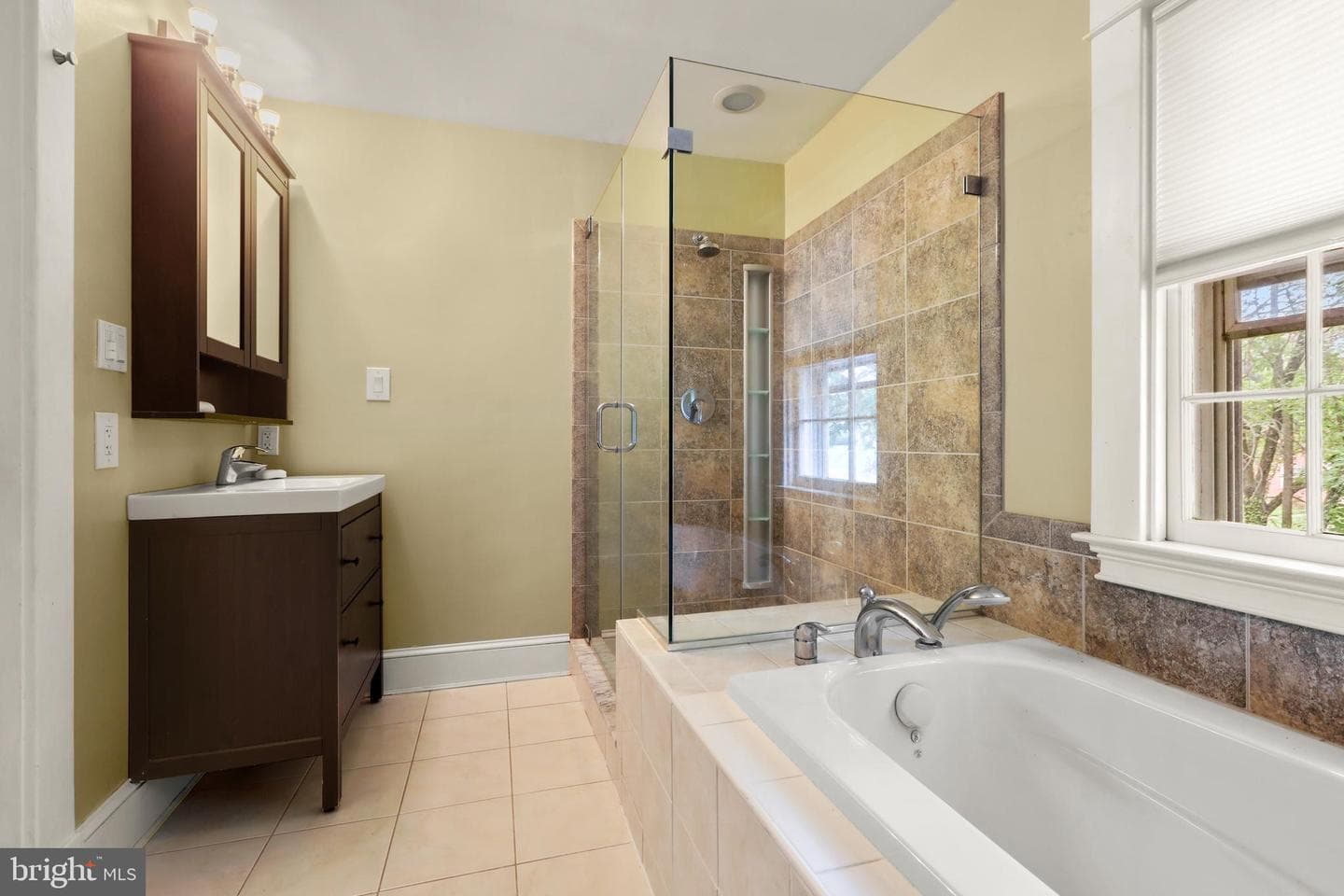 331 E Maple Road photo 8